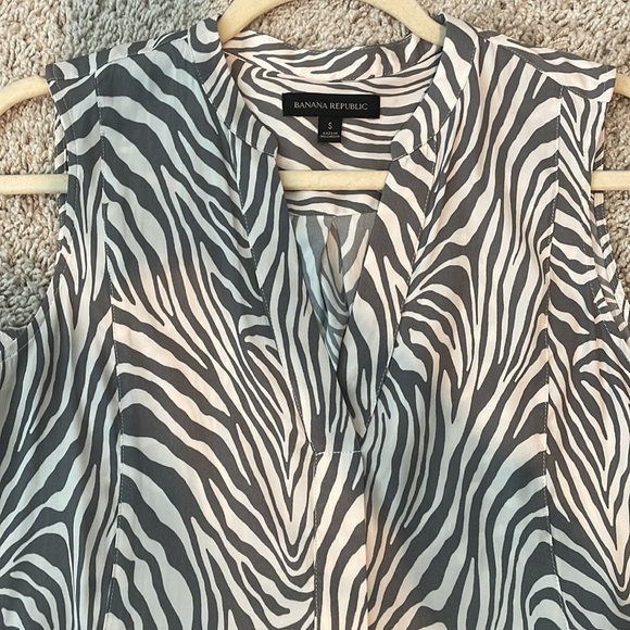 Banana Republic sleeveless top, size small - Picture 2 of 3
